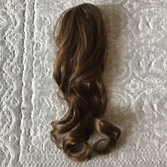 Clip-In Hair Extension - Picture 2 of 3